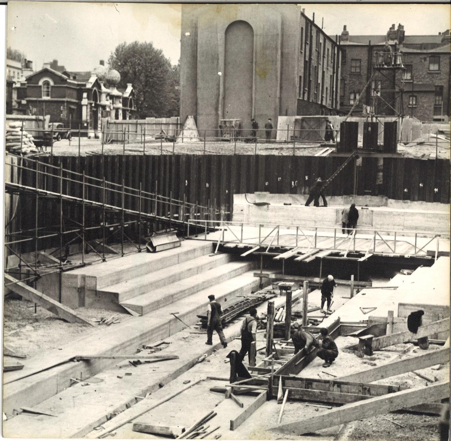 Building the dry dock (1954)